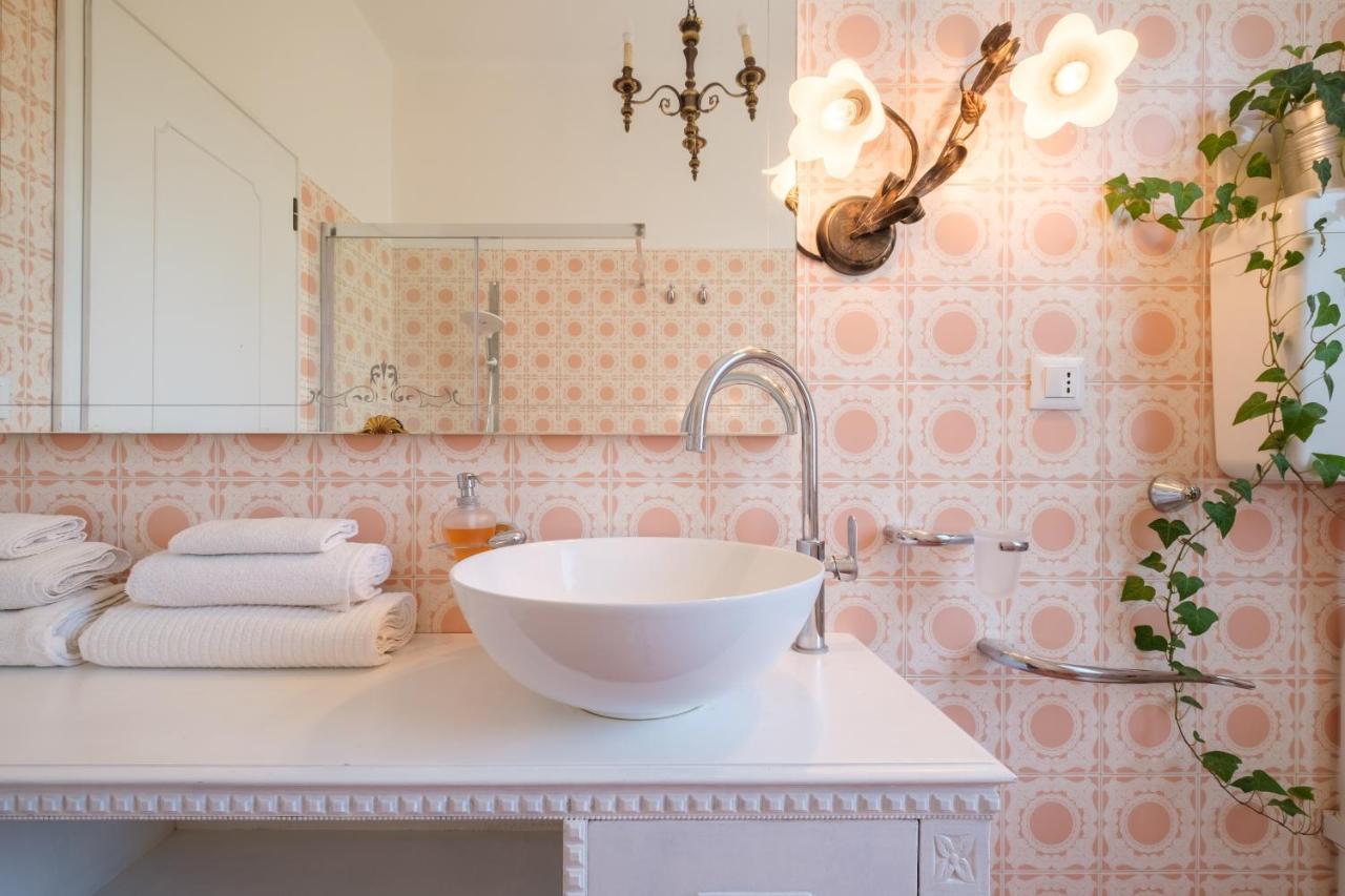 Fabula Rooms 3 Suites With Private Bathroom Болоня Екстериор снимка