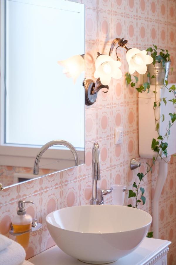 Fabula Rooms 3 Suites With Private Bathroom Болоня Екстериор снимка